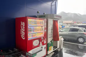 【スーパーセンタートライアル佐々店】【軒下右側(L)】プロモーションや物販の出店が可能な「屋外_店舗入口軒下スペース」