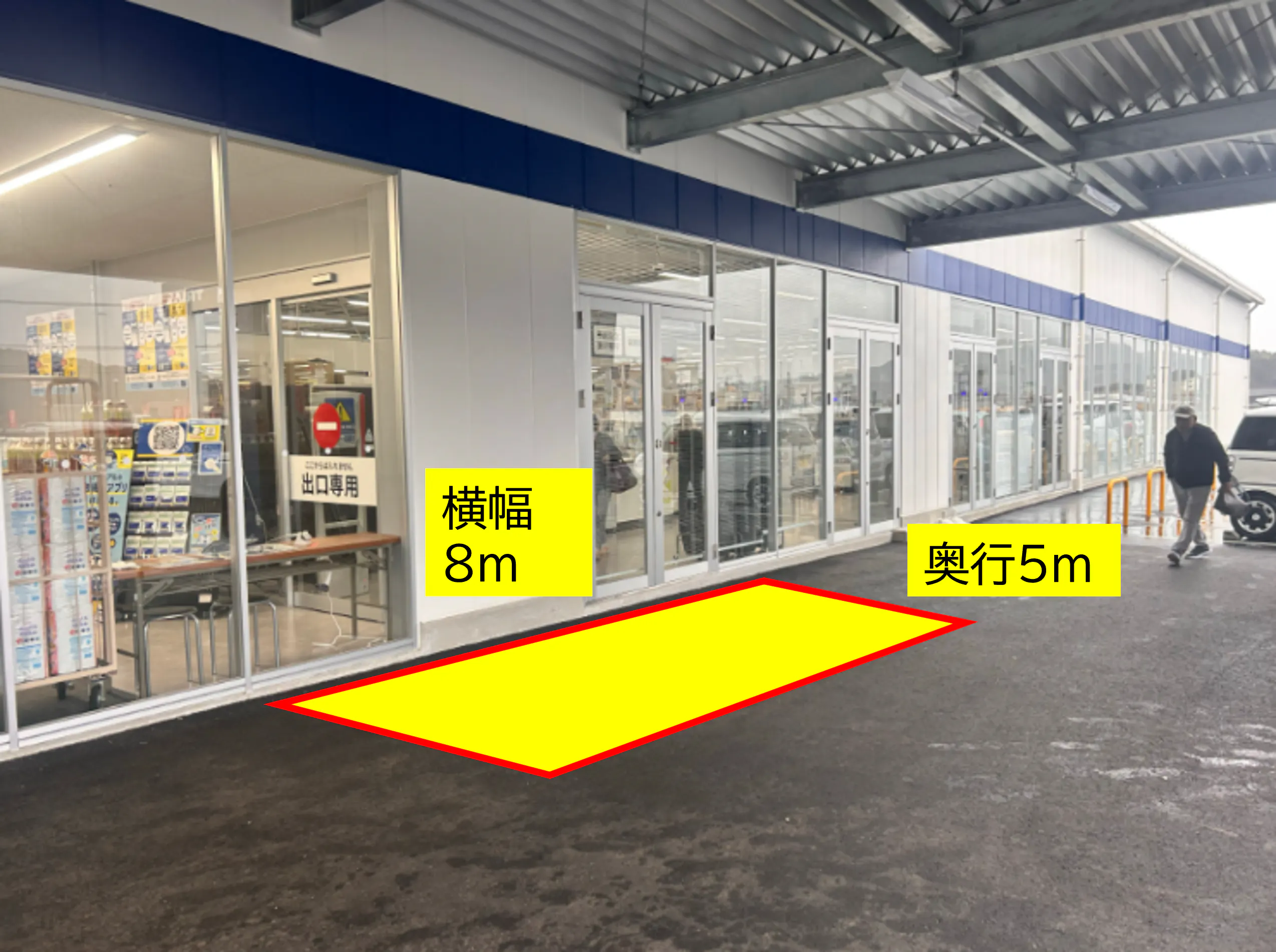 【スーパーセンタートライアル佐々店】【軒下右側（L)】プロモーションや物販の出店が可能な「屋外_店舗入口軒下スペース」の画像