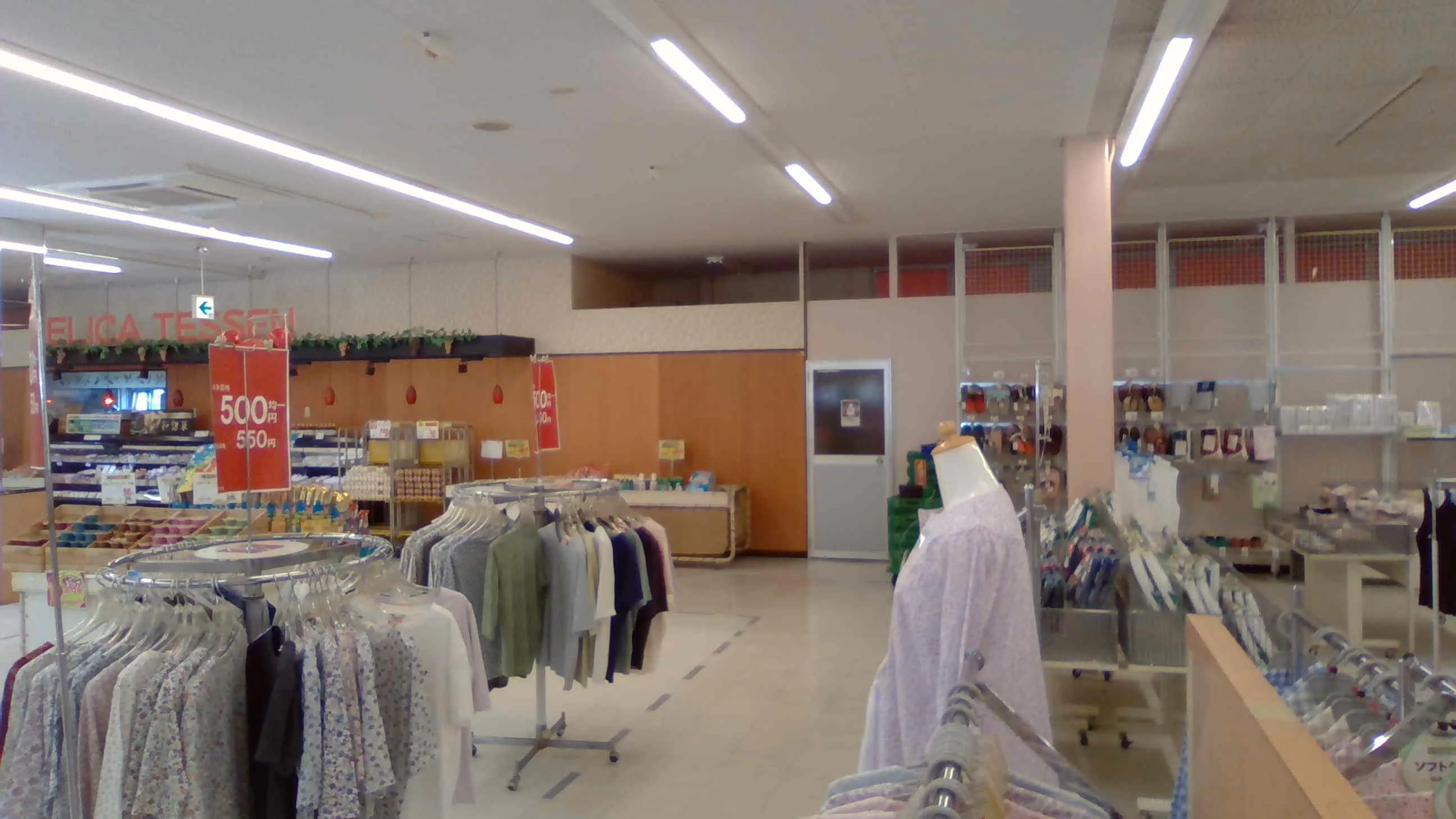 【天満屋ハピーズ鏡野店】衣料品コーナー前 各種プロモーション、会員獲得イベントに最適な屋内催事イベントスペース