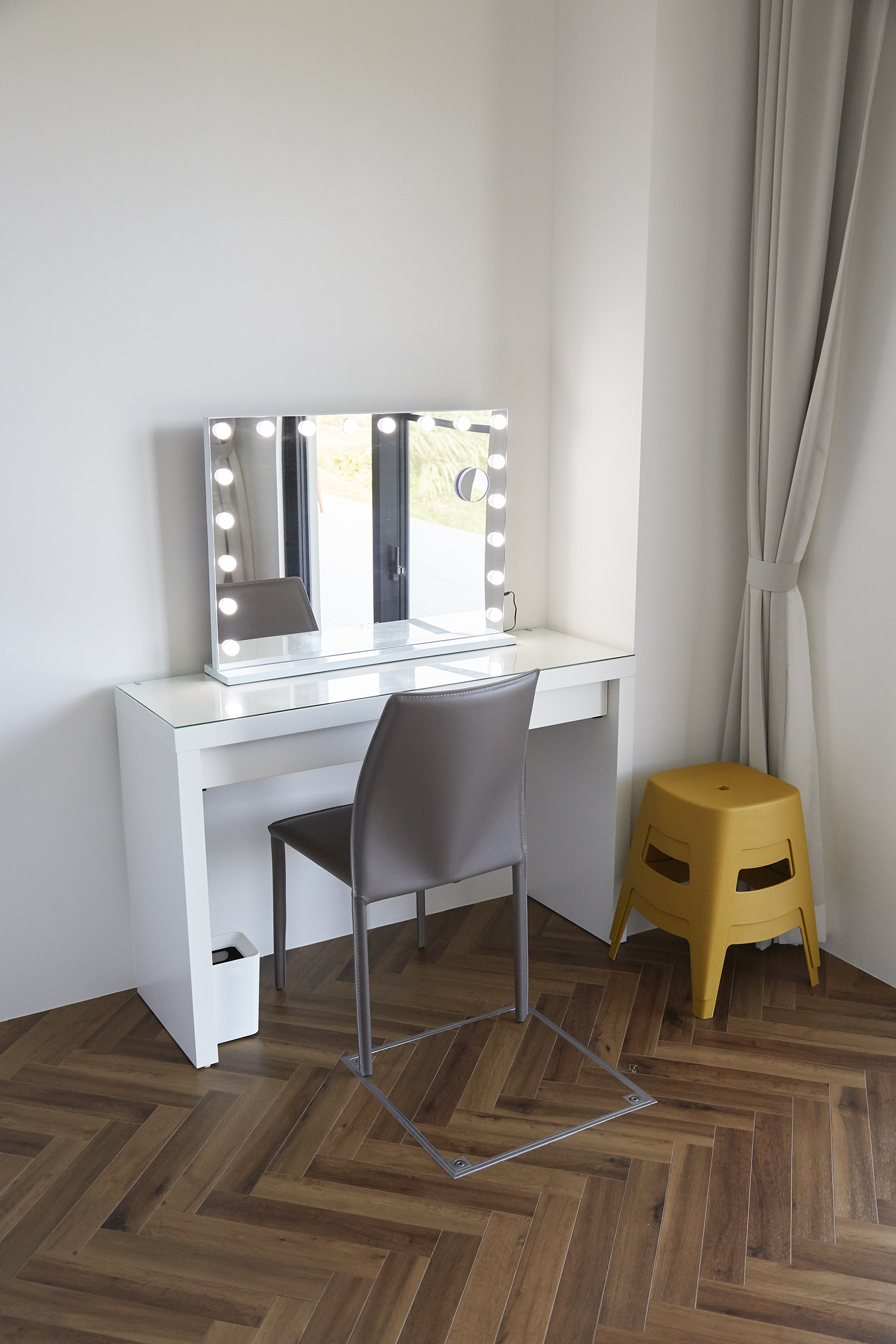 【沖縄県】撮影に最適な、緑あふれる高台から青い水平線と絶景を望めるハウススタジオ