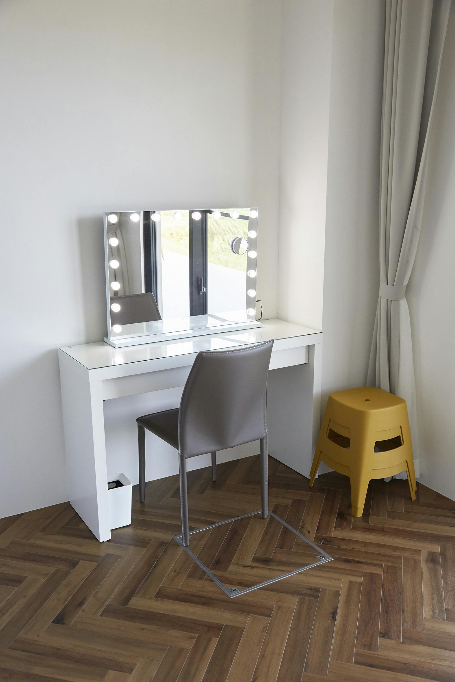 【沖縄県】撮影に最適な、緑あふれる高台から青い水平線と絶景を望めるハウススタジオ