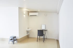 【沖縄県】撮影に最適な、緑あふれる高台から青い水平線と絶景を望めるハウススタジオ