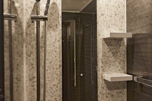 【沖縄県】撮影に最適な、緑あふれる高台から青い水平線と絶景を望めるハウススタジオ