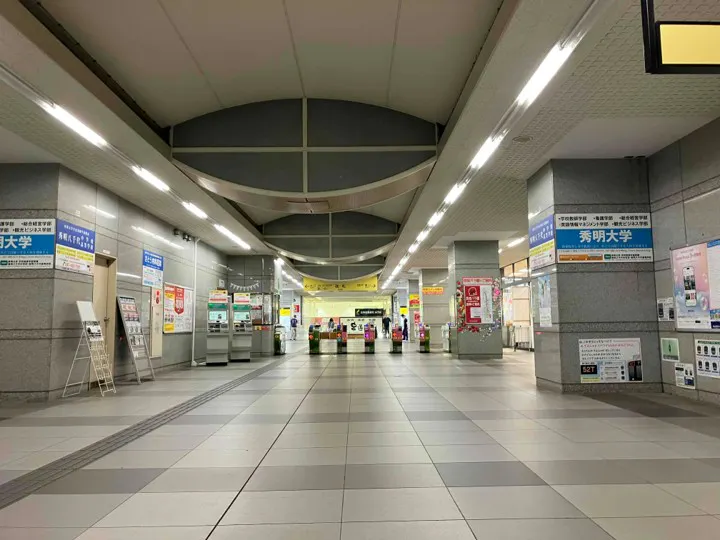 【八千代緑が丘駅】プロモーションや食物販に最適な人流の多い改札前スペース①(南側・改札外)