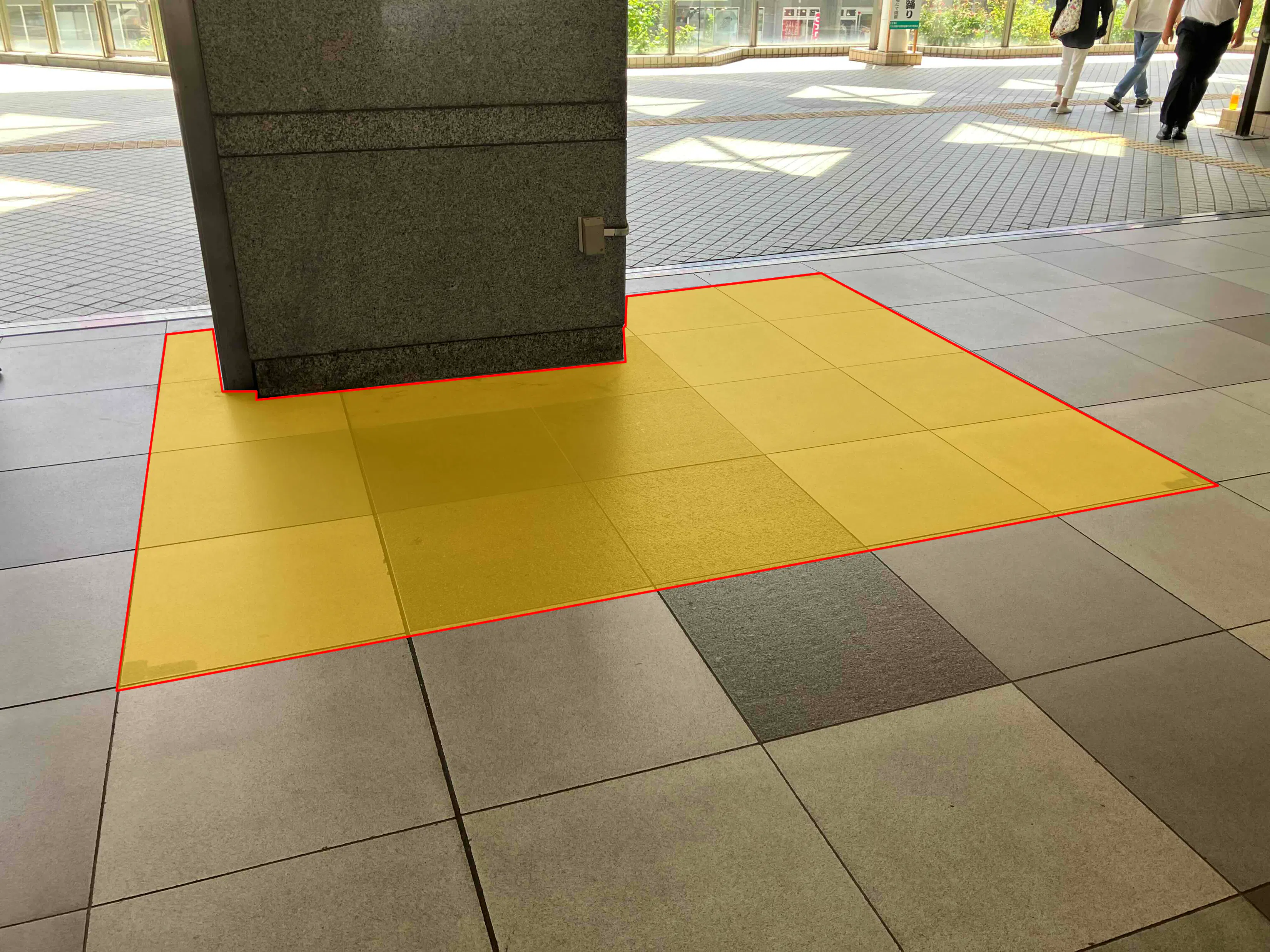 【八千代緑が丘駅】プロモーションや食物販に最適な人流の多い改札前スペース①（南側・改札外）