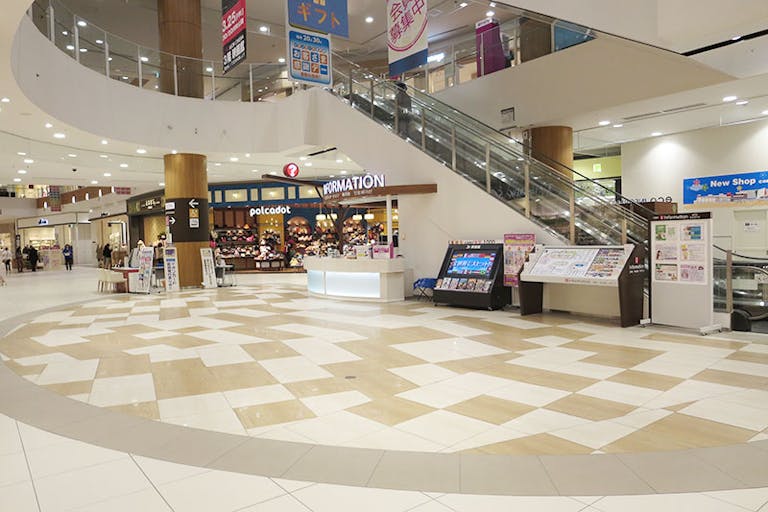 【イオンモール春日部】1F こもれび広場の画像1