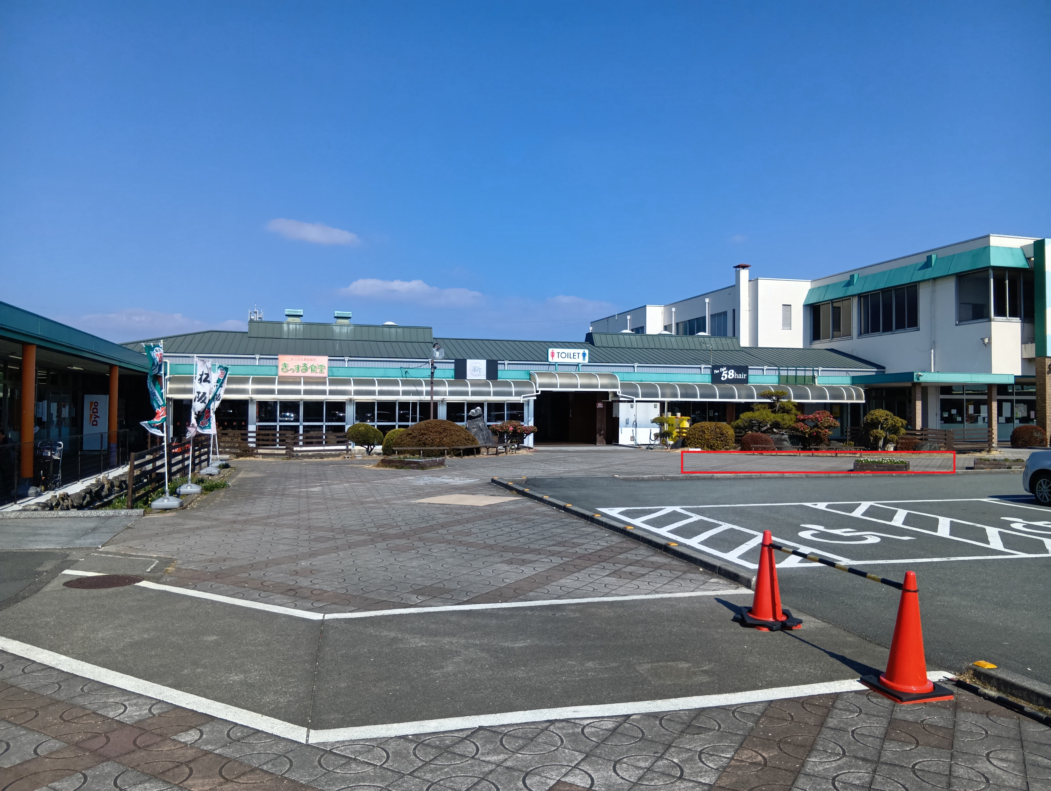 【Aコープくろべ店】食物販や販促イベントに最適な屋外右スペース