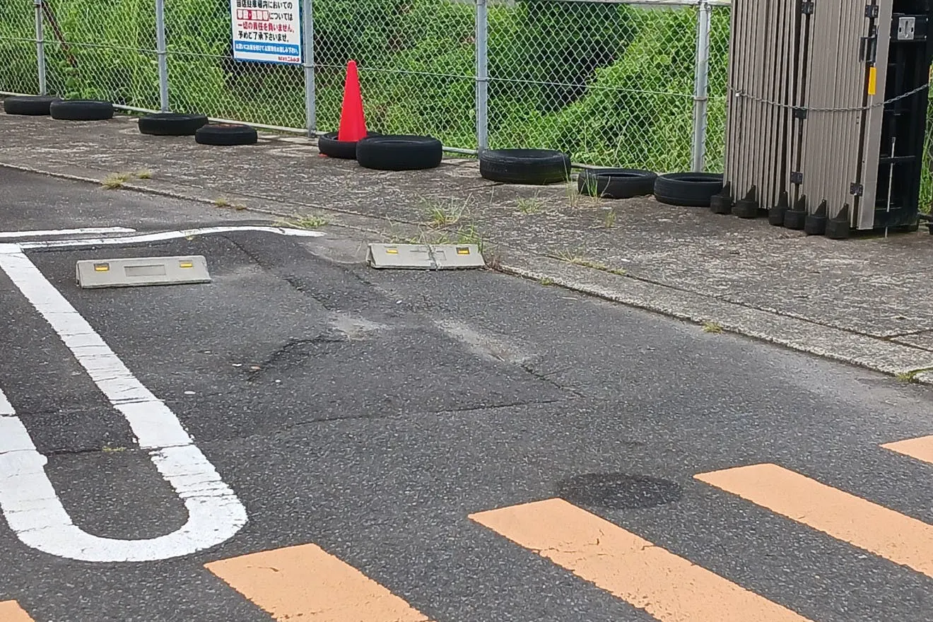 【スーパーセンターニシムタ 姶良店】食物販や物販に利用可能な駐車場スペース