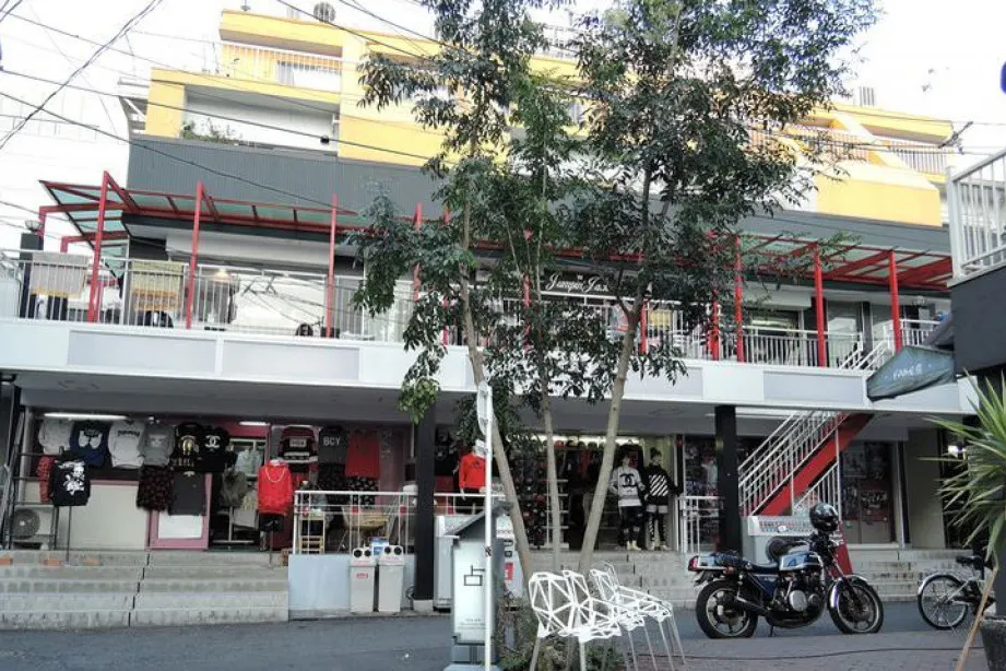 【明治神宮前〈原宿〉駅3分】アパレルのポップアップストアや展示会場に適している隠れ家立地のイベントスペース(トイレ、キッチン完備)(エレベーター無)