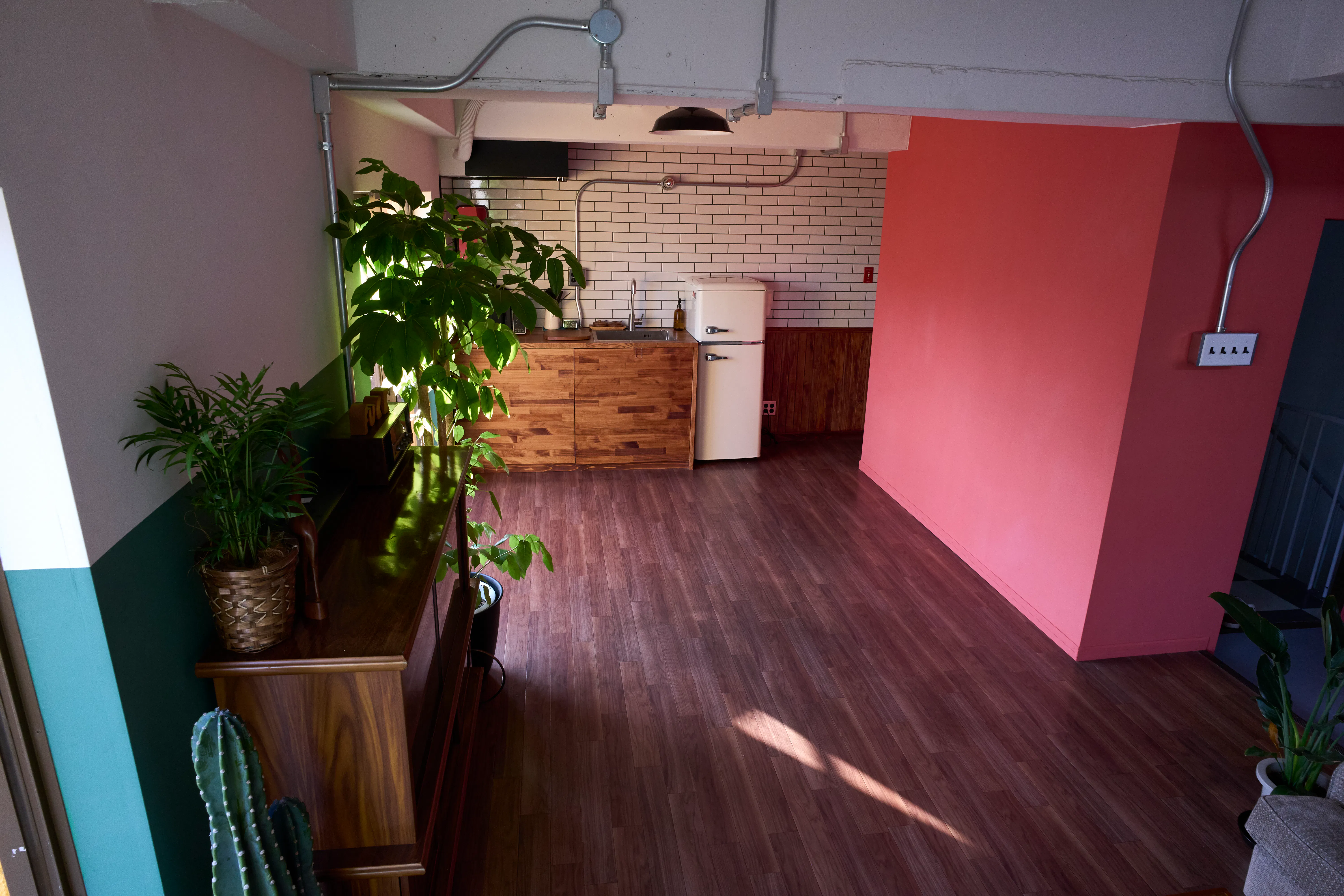 【明治神宮前〈原宿〉駅3分】アパレルのポップアップストアや展示会場に適している隠れ家立地のイベントスペース(トイレ、キッチン完備)(エレベーター無)