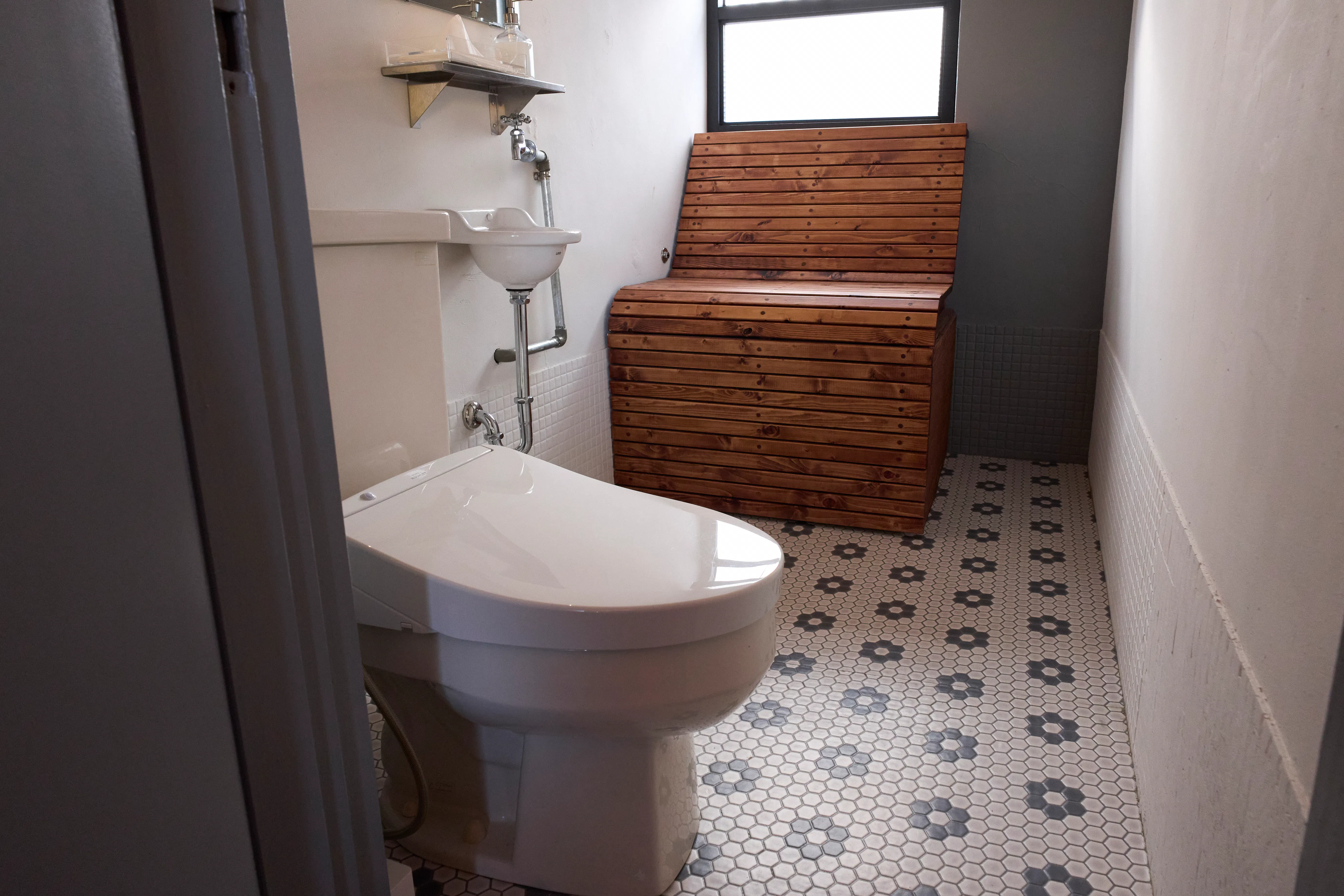 【明治神宮前〈原宿〉駅3分】アパレルのポップアップストアや展示会場に適している隠れ家立地のイベントスペース(トイレ、キッチン完備)(エレベーター無)