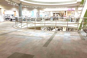 【イオンモール高の原】各種プロモーションや物販に最適な4F 平安コート吹き抜けデッキスペース