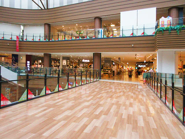 【イオンモール多摩平の森】2F 中央ブリッジ