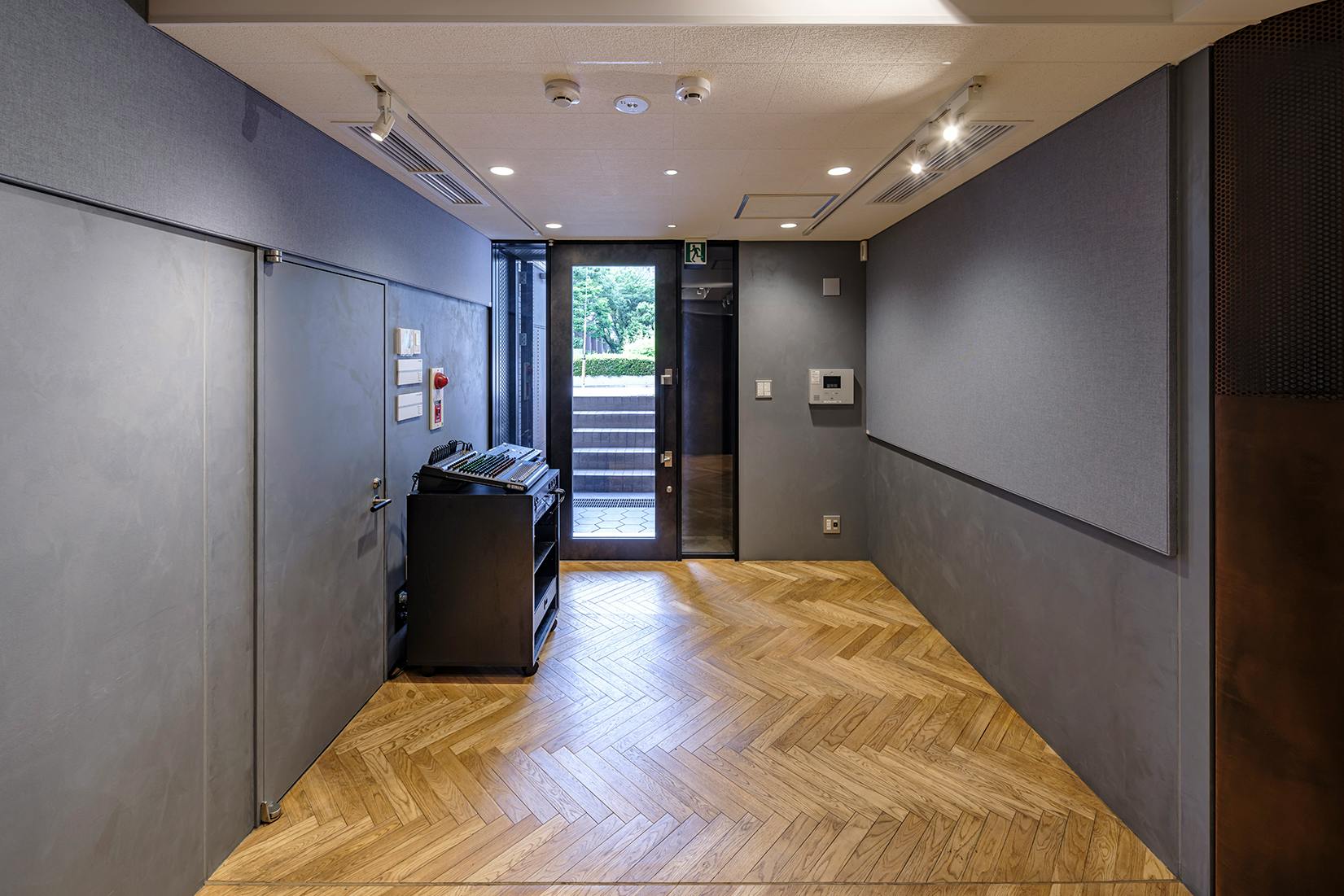 【恵比寿駅8分】展示会やセミナー、音出しイベントに適した本格的な音響や防音空間が特徴的なレンタルスペース