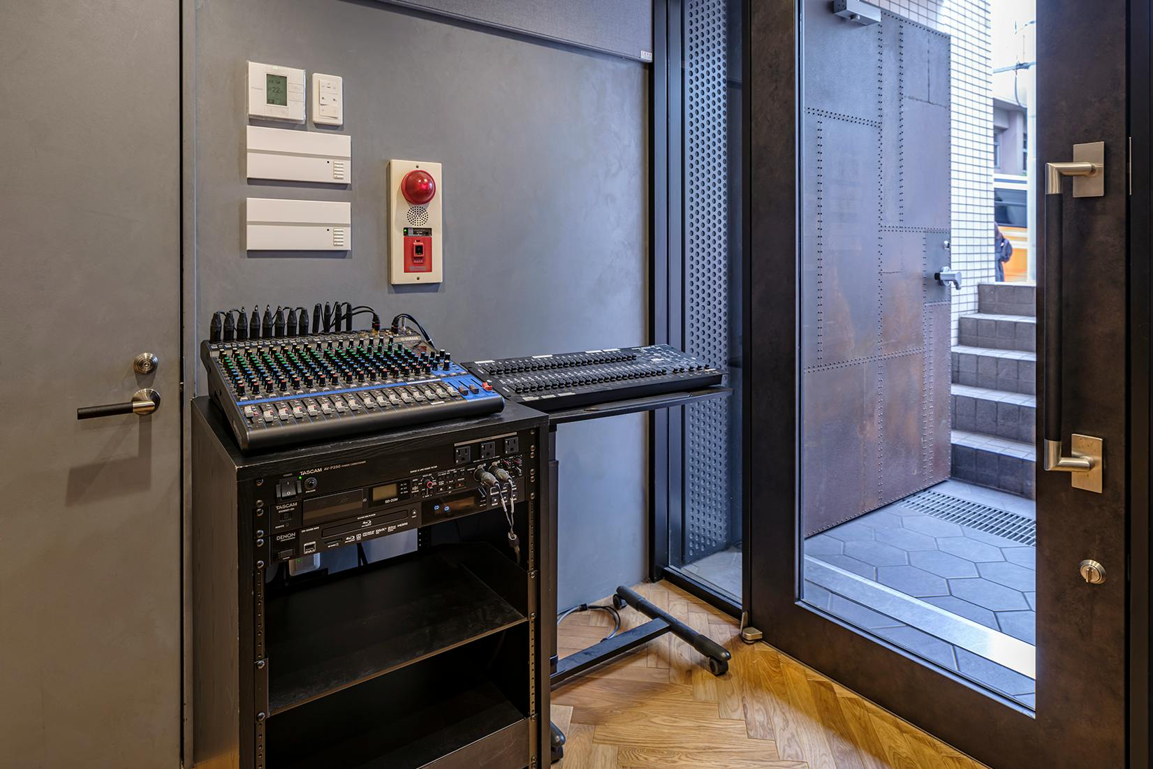 【恵比寿駅8分】展示会やセミナー、音出しイベントに適した本格的な音響や防音空間が特徴的なレンタルスペース