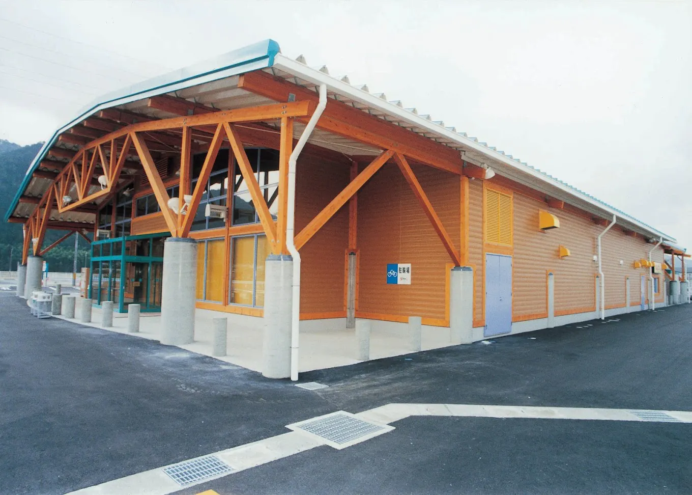 【ダイナム兵庫篠山店】キッチンカーやプロモーションイベントの開催に最適なアミューズメント施設のイベントスペース