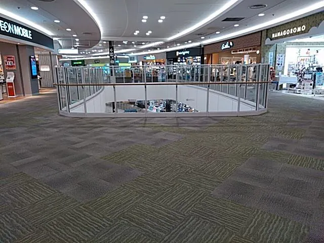 【イオンモール東久留米*】おかしのまちおか前　ブリッジスペースの画像