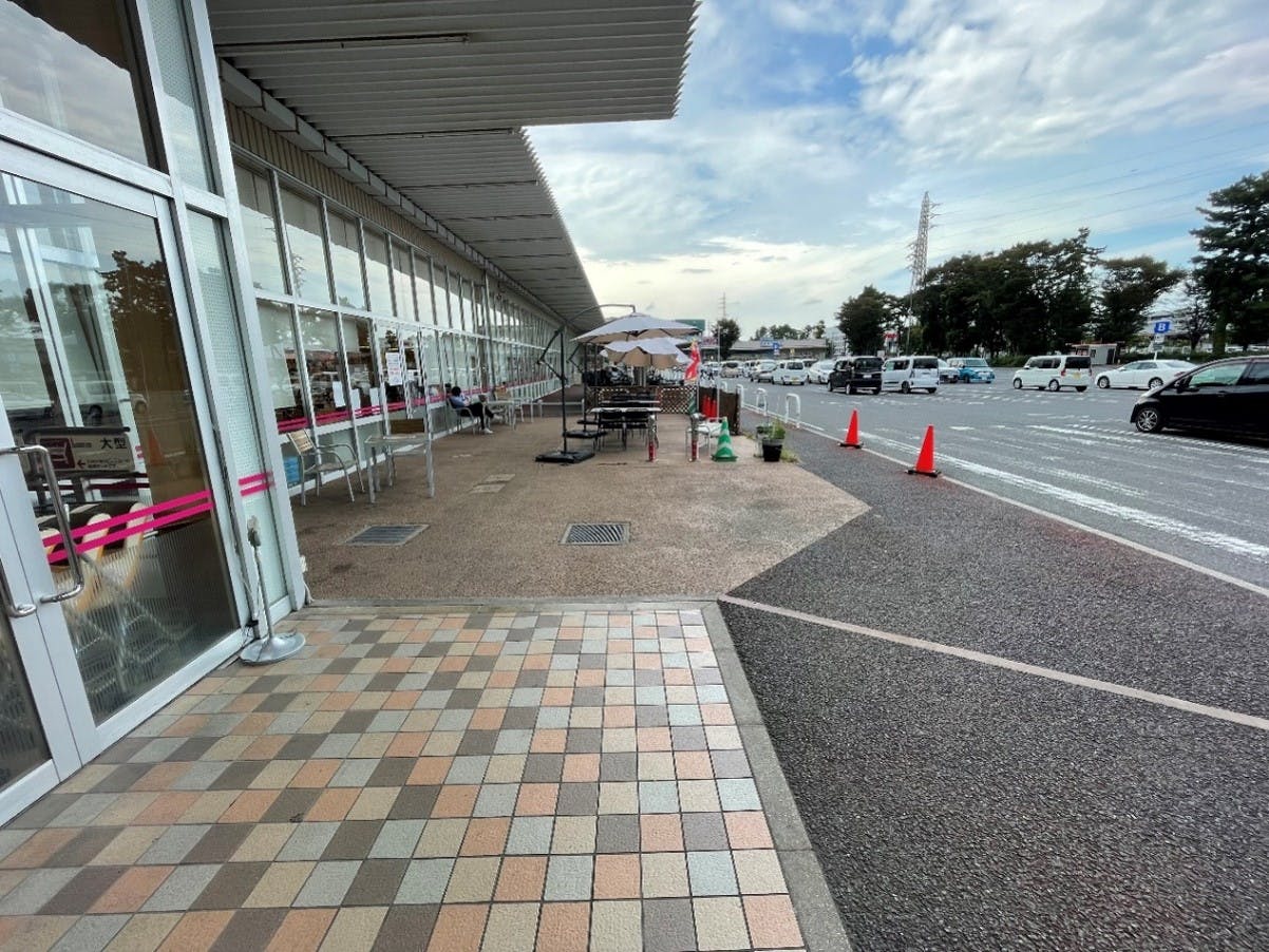 【イオンタウン東習志野】プロモーションに最適なメイン出入口付近にある屋外スペースの画像