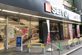 【西友 国分寺店】1F軒先入口横 プロモーション用途や物販、食物販のポップアップストアに最適なスーパーの屋外催事イベントスペース