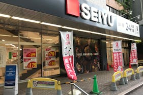 【西友 国分寺店】1F軒先入口横 プロモーション用途や物販、食物販のポップアップストアに最適なスーパーの屋外催事イベントスペース