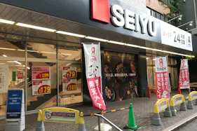 【西友 国分寺店】1F軒先入口横 プロモーション用途や物販、食物販のポップアップストアに最適なスーパーの屋外催事イベントスペース