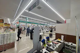 【HIヒロセスーパーコンボ大在店】プロモーションイベントに最適なホームセンターの風除室スペース