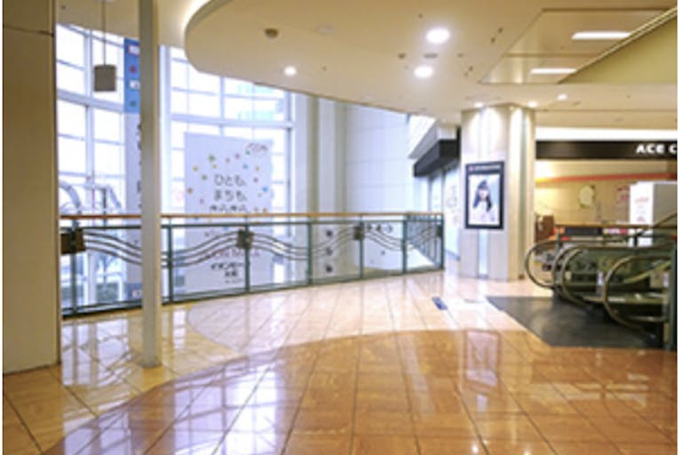 【イオンモール大和】2階ライトコート吹き抜けの画像1