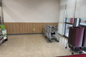 【ゆめマート 大刀洗】風除室 販促プロモーションや物販のポップアップストアにおすすめな催事イベントスペース