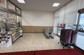 【ゆめマート 大刀洗】風除室 販促プロモーションや物販のポップアップストアにおすすめな催事イベントスペース