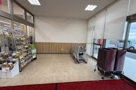 【ゆめマート 大刀洗】風除室 販促プロモーションや物販のポップアップストアにおすすめな催事イベントスペース