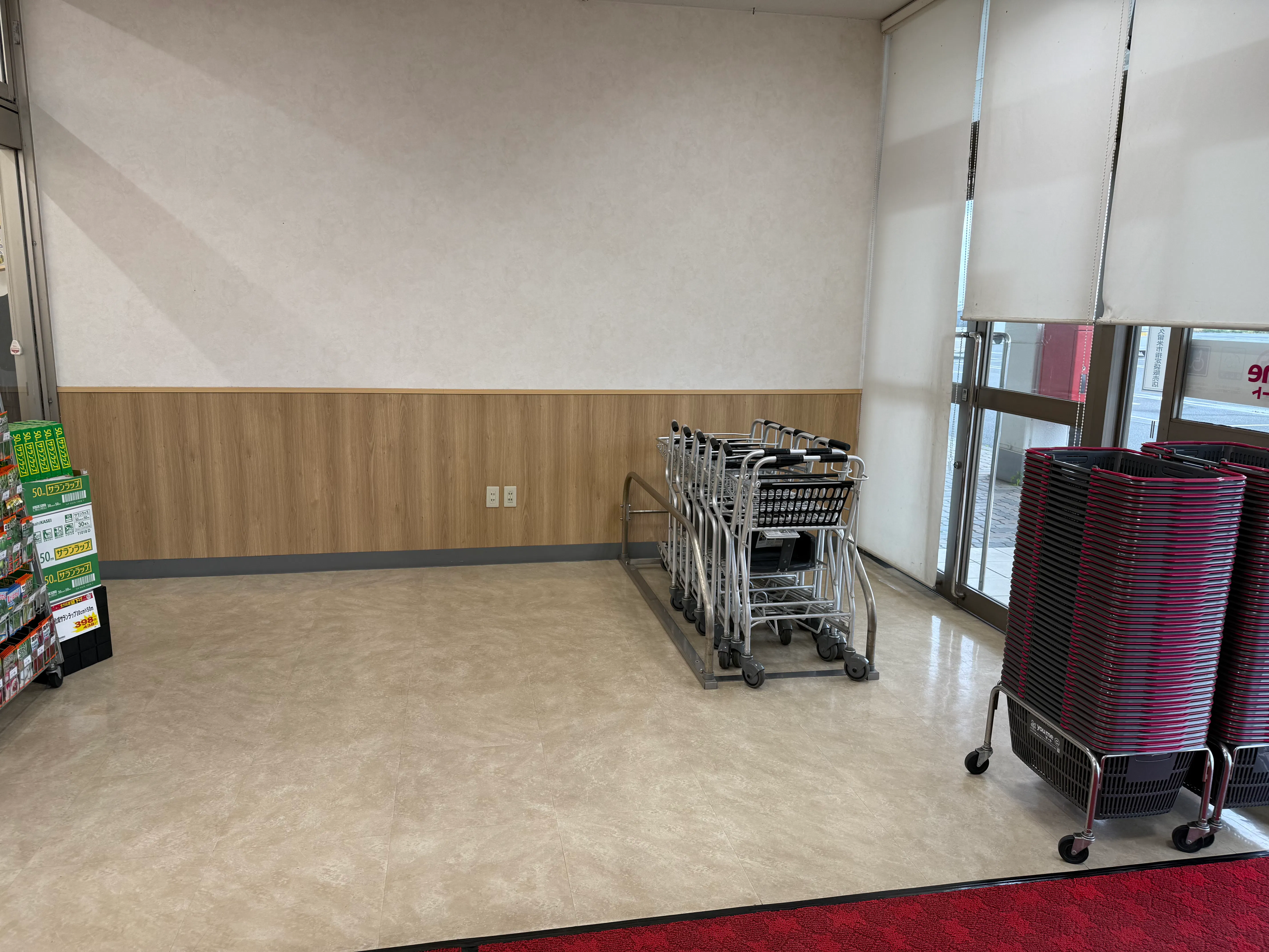 【ゆめマート 大刀洗】風除室　販促プロモーションや物販のポップアップストアにおすすめな催事イベントスペース