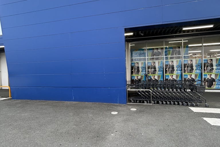 【出店場所】店舗正面左側