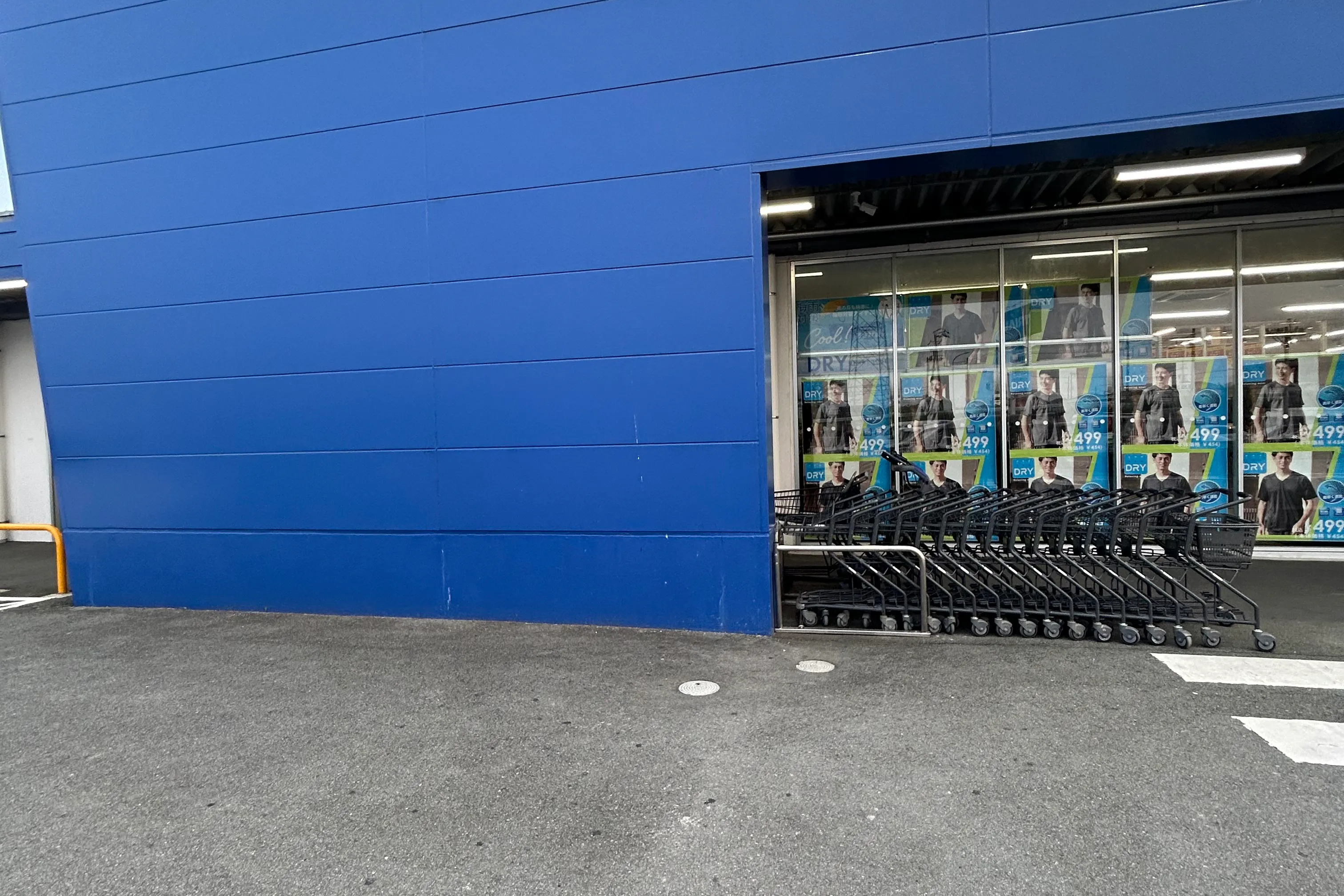 【スーパーセンタートライアル松阪店】キッチンカー出店限定/屋外 Ⓐキッチンカースペース【入口正面左側】