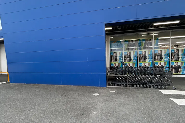 【出店場所】店舗正面左側