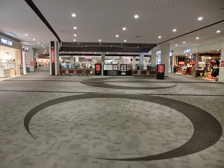 【イオンモール京都桂川】2階　月の広場