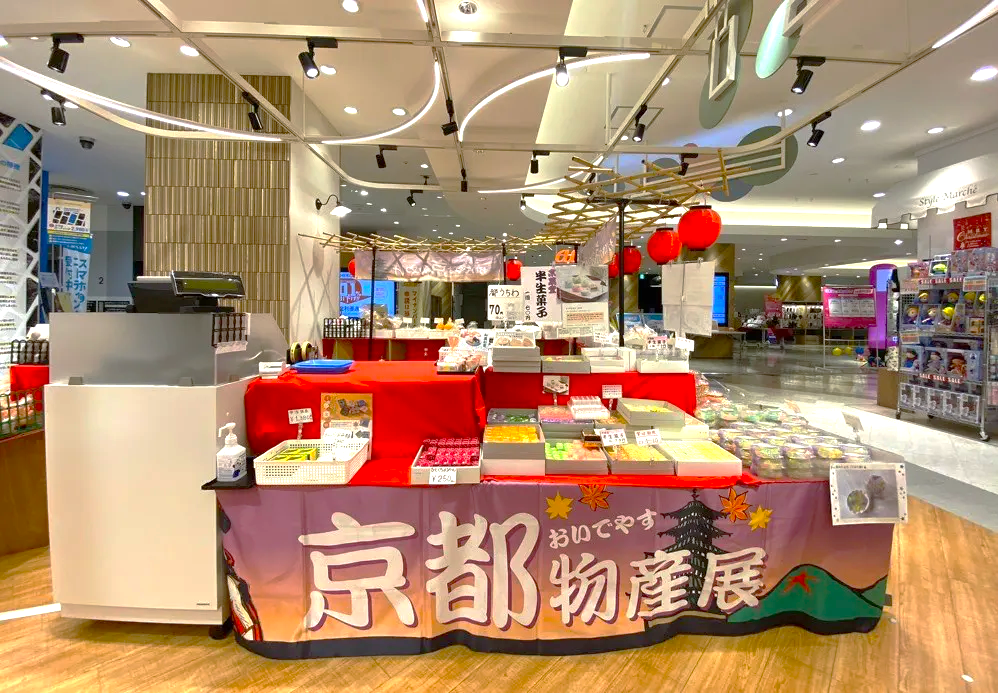 【大宮マルイ】2階 カレンダリウムF06【食物販・物販】エスカレーター付近、メイン通路に面した冷蔵ケース等の什器完備スペース