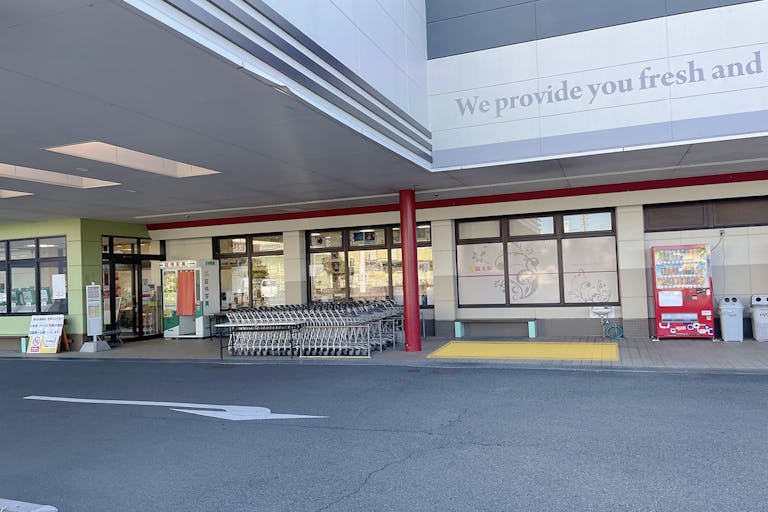 【富士屋東名店】キッチンカーやプロモーションに最適な店舗入口前の軒先スペースの画像5