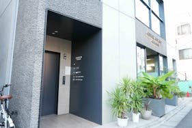 【原宿駅7分】展示会やポップアップストア出店に最適な自然光が入るモノトーン調のスペース 2F