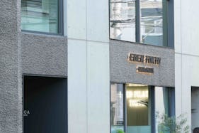 【原宿駅7分】展示会やポップアップストア出店に最適な自然光が入るモノトーン調のスペース 2F