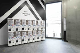 【原宿駅7分】展示会やポップアップストア出店に最適な自然光が入るモノトーン調のスペース 2F