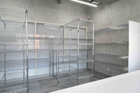 【原宿駅7分】展示会やポップアップストア出店に最適な自然光が入るモノトーン調のスペース 2F