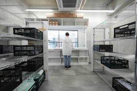 【原宿駅7分】展示会やポップアップストア出店に最適な自然光が入るモノトーン調のスペース 2F