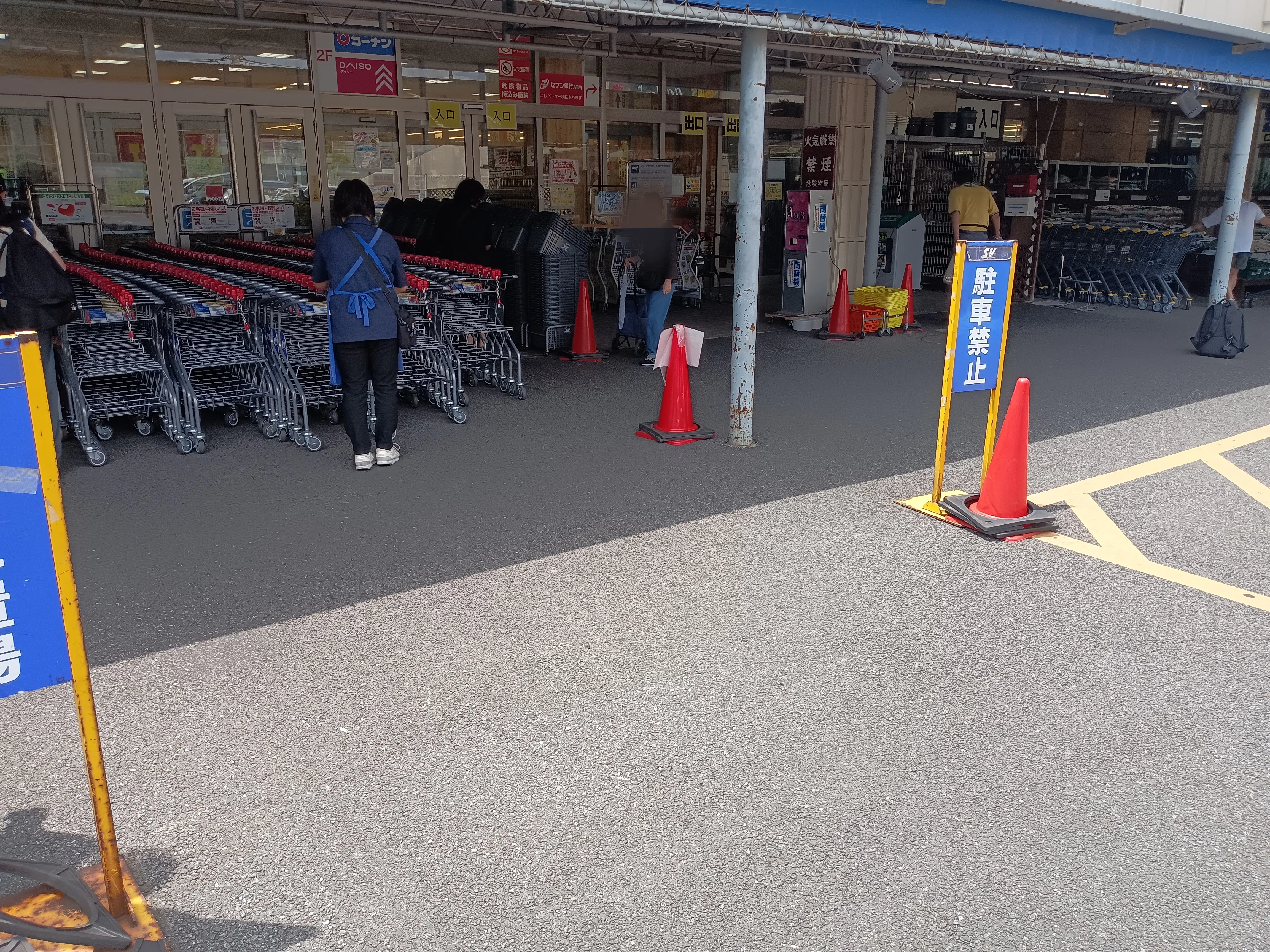 【スーパーバリュー ロピア戸田店】屋外駐車場 キッチンカー出店に最適なスーパーマーケットの屋外催事イベントスペースの画像
