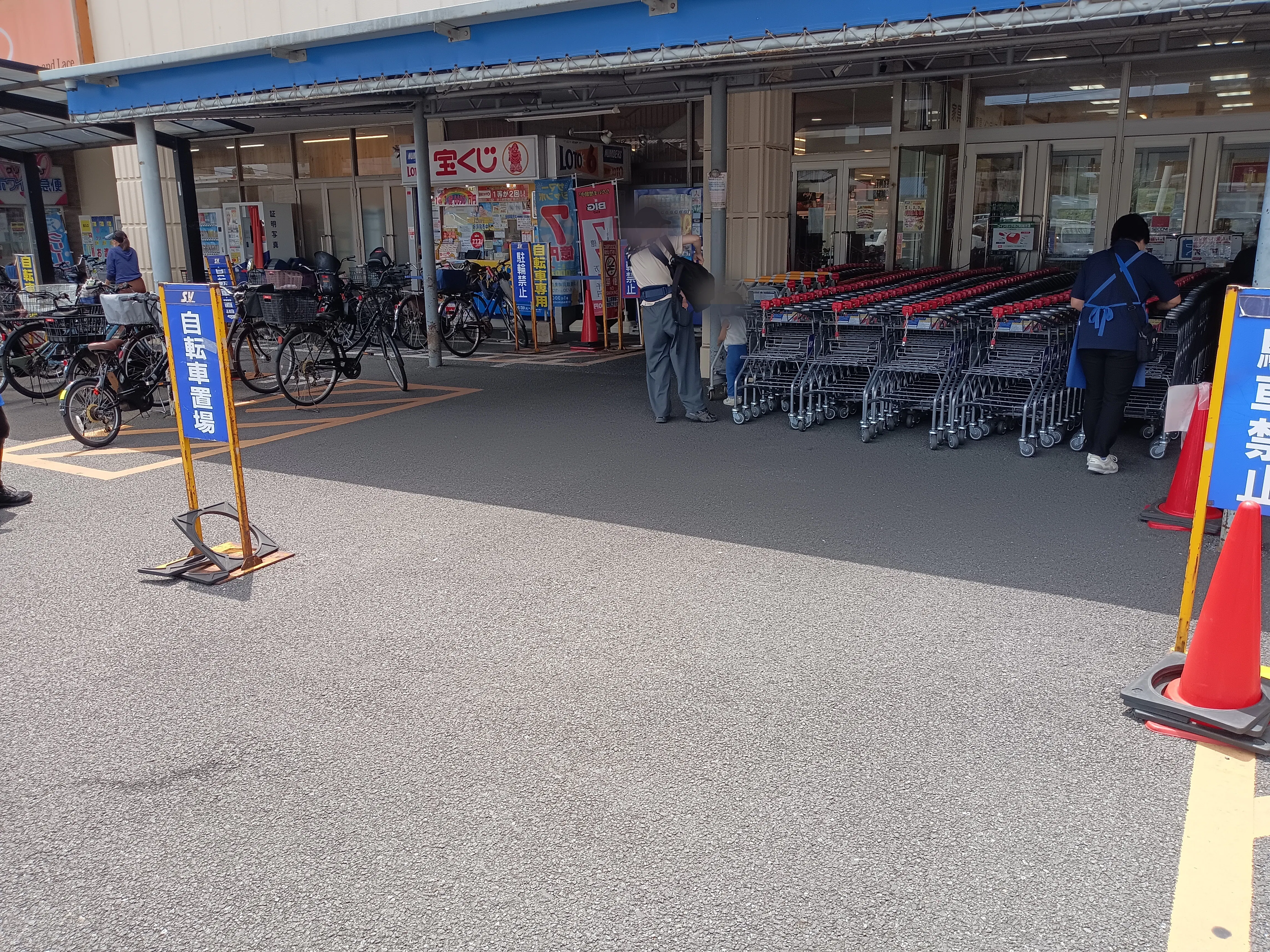 【スーパーバリュー ロピア戸田店】屋外駐車場 キッチンカー出店に最適なスーパーマーケットの屋外催事イベントスペース
