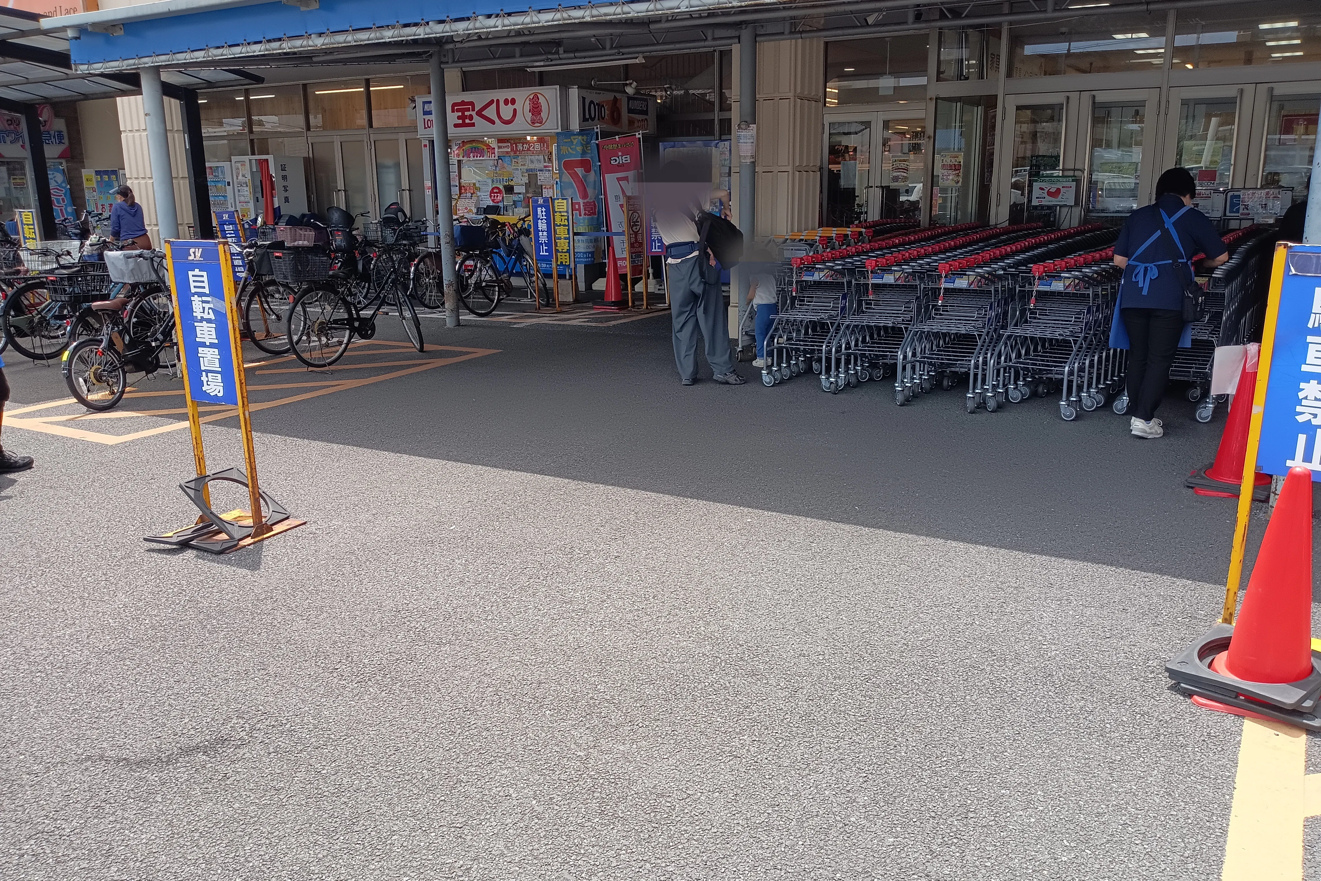 【スーパーバリュー ロピア戸田店】屋外駐車場 キッチンカー出店に最適なスーパーマーケットの屋外催事イベントスペース