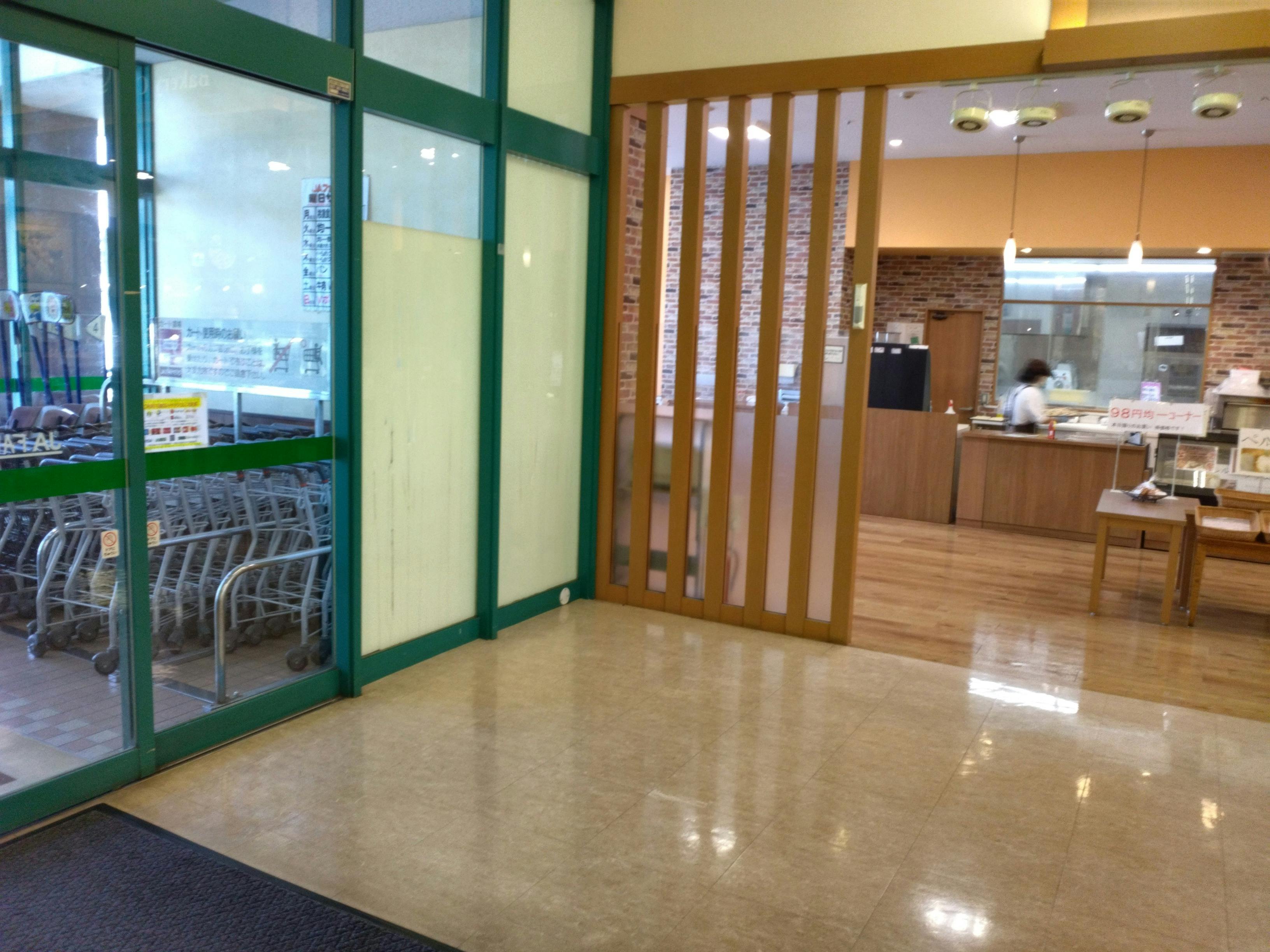 【JAファーマーズブレイス店】物販やプロモーションで利用可能な東側入口内スペースの画像