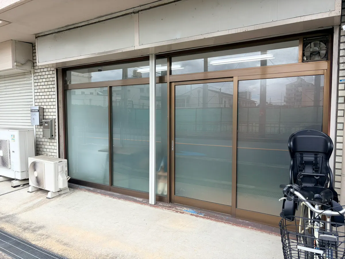 【高槻駅9分】自然光が入る10㎡の路面1Fイベントスペース｜備品あり