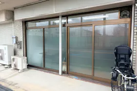 【高槻駅9分】自然光が入る10㎡の路面1Fイベントスペース|備品あり