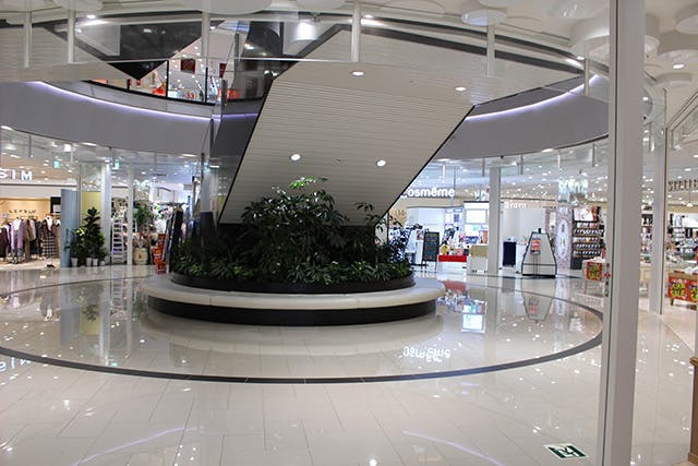 【イオンモール旭川駅前】2F エスカレーター下の画像