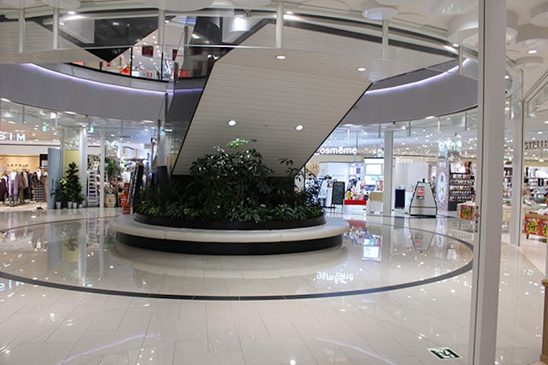 【イオンモール旭川駅前】2F エスカレーター下の画像1